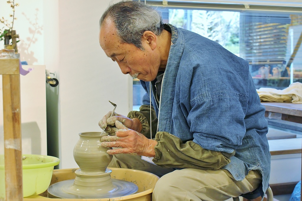 小栗正男氏(岐阜県土岐市出身) 粉引遊兎文、土瓶 アウトレット限定商品