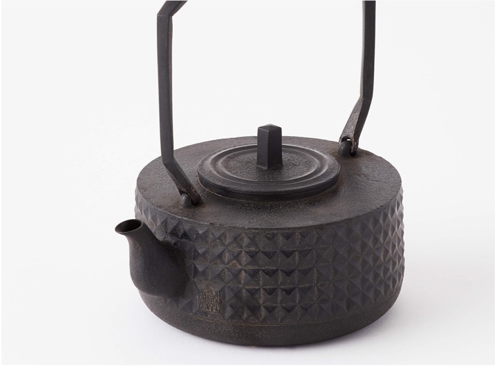 鉄瓶　工芸品 Amazon.co.jp: 鉄人28号 鉄瓶 限定品 池永鉄工製 鉄瓶28号